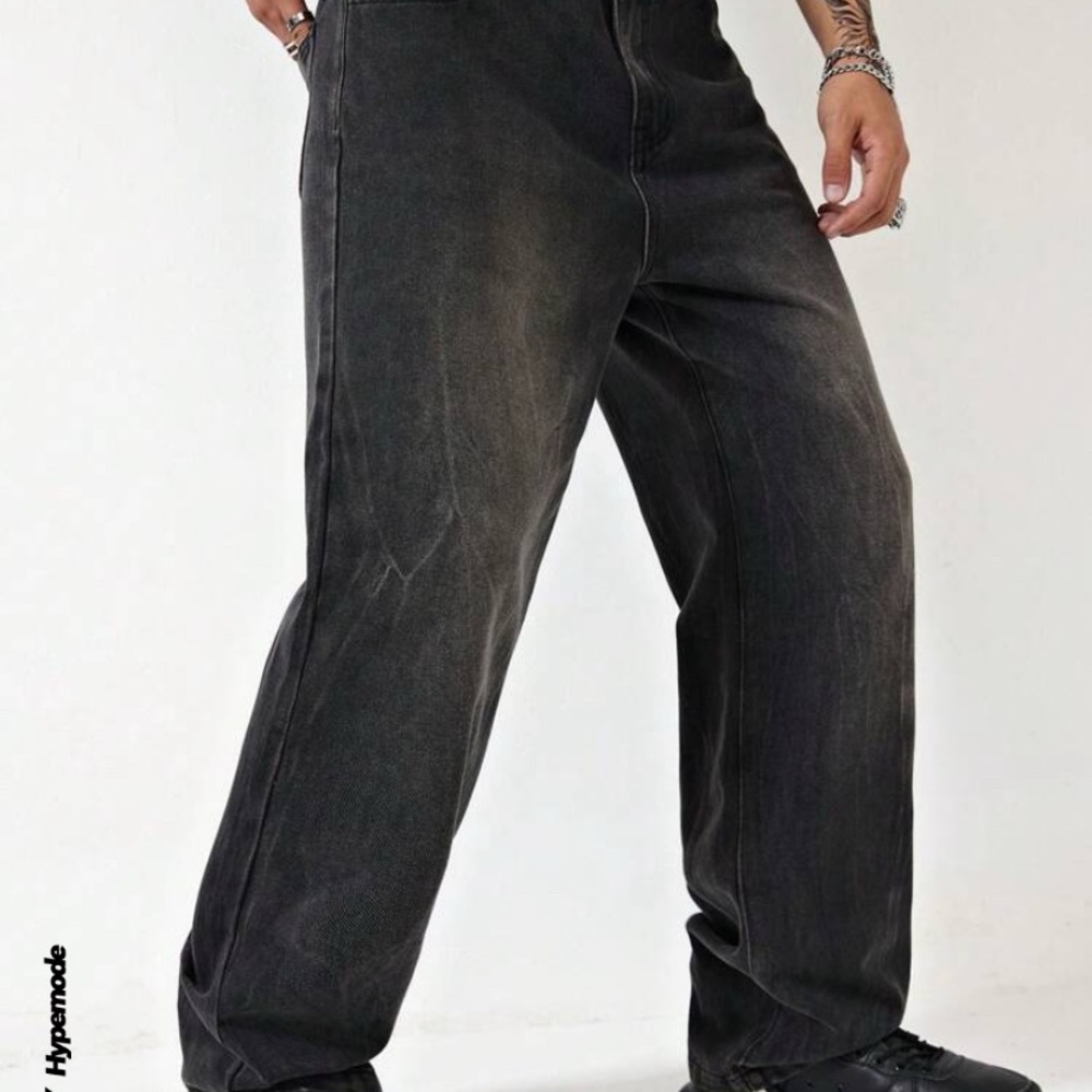 Relaxed Black Jeans with Distressed Look and Wide Leg Opening